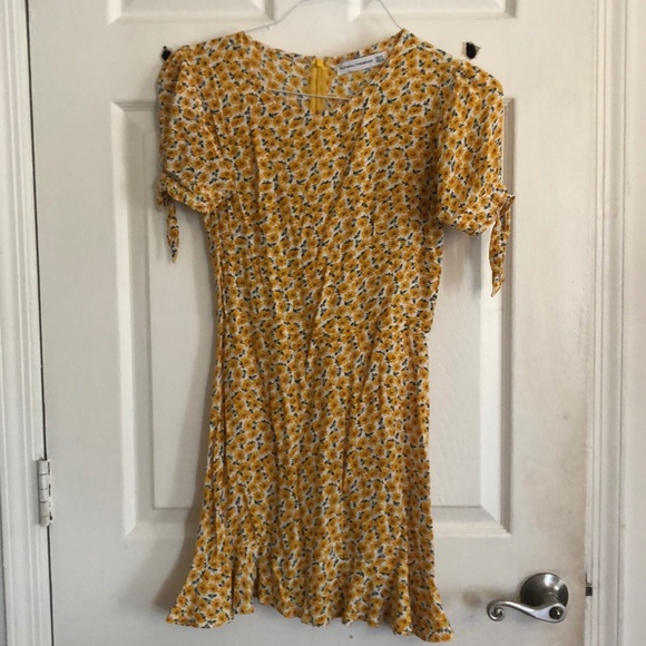 Faithfull the Brand Dresses & Skirts - Faithful the Brand yellow summer dress size XS